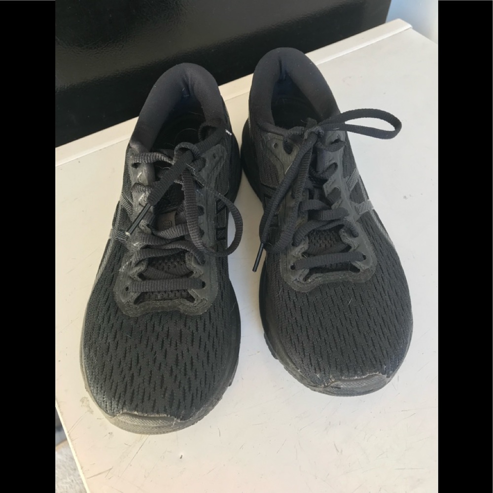 Black Asics GT 1000 9 size 7 (37.5)